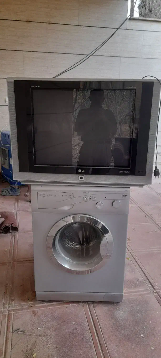 سلام.یک عدد تلوزیون یک عدد لباسشویی رنگ نقرهای|تلویزیون و پروژکتور|کرج, بنیاد|دیوار