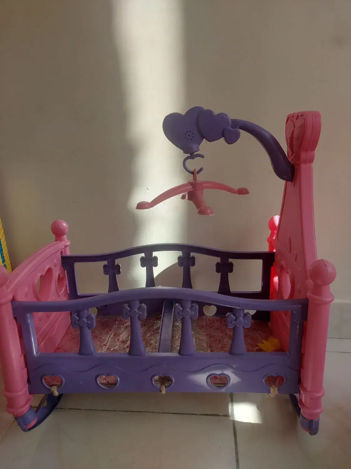 تعدادی اسباب بازی موتور و میز آرایش و تخت عروسک|اسباببازی بچه|ری, دولتآباد|دیوار