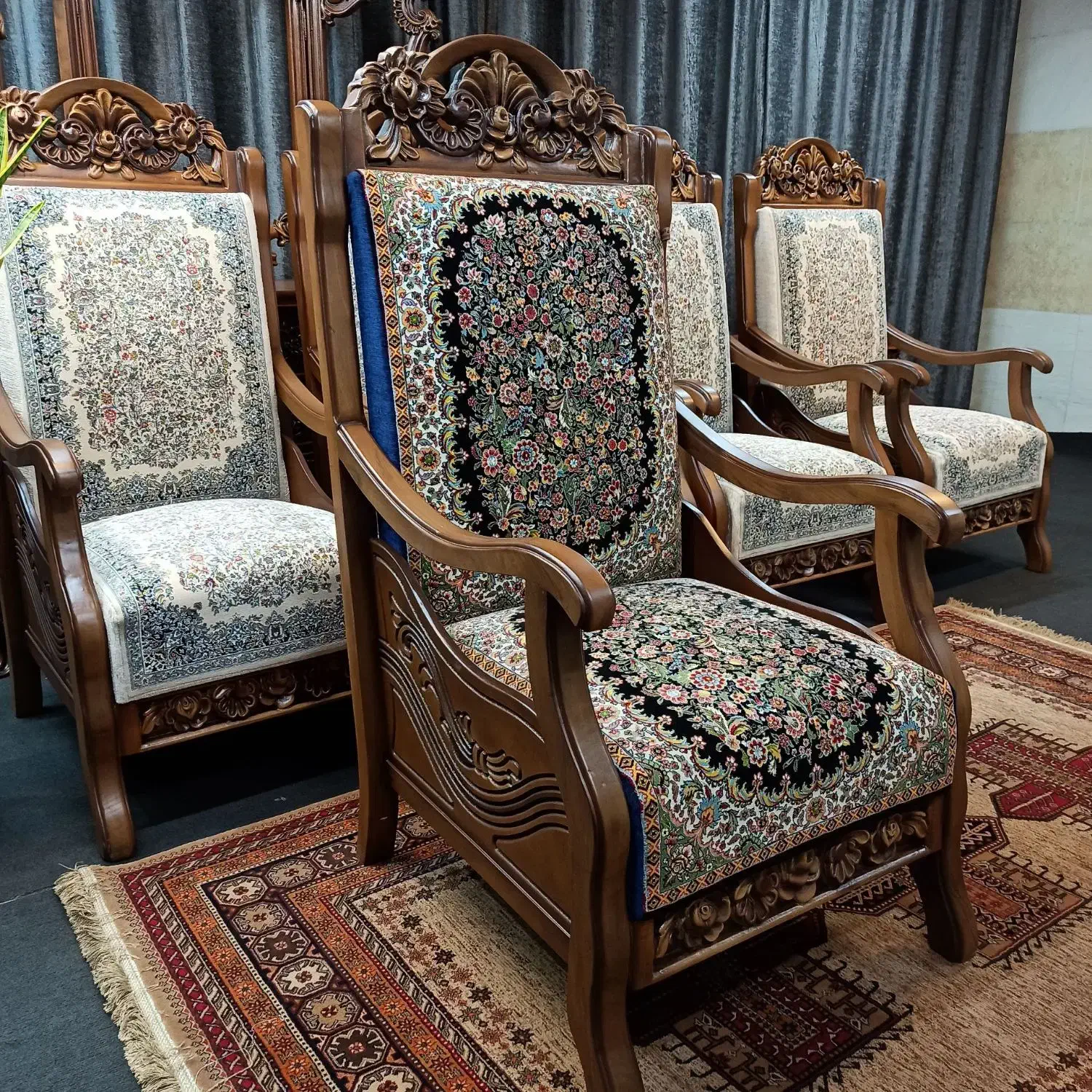 مبل کتیبه رز چوب گردو|مبلمان خانگی و میز عسلی|کرمان, |دیوار