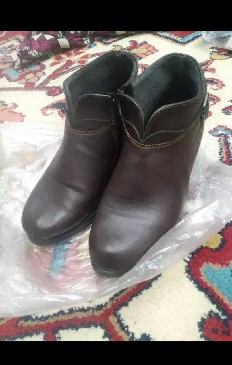 کفش بیرونی|کیف، کفش، کمربند|سراب, |دیوار