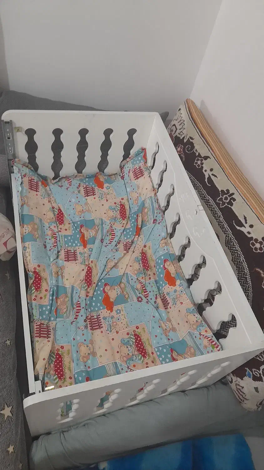 تخت  کودک.|تخت و صندلی بچه|تربت جام, یحیی آباد|دیوار