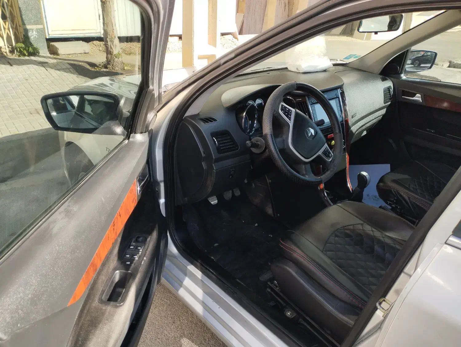 دنا مدل ۱۳۹۳، رنگ نقره‌ای، کارکرد ۱۴۸ هزارتا|خودرو سواری و وانت|اراک, |دیوار