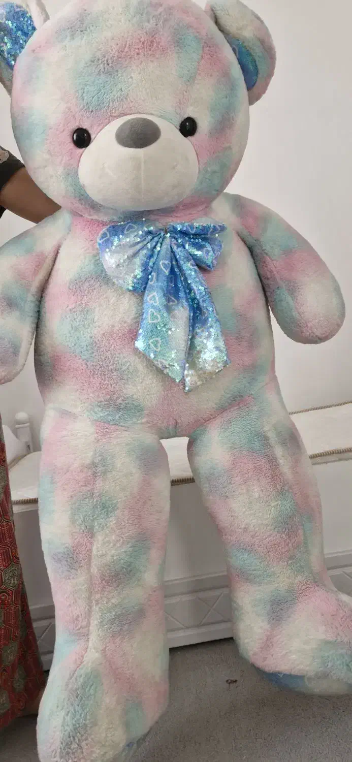 عروسک|اسباب‌بازی بچه|رباط‌کریم, رباط‌کریم|دیوار