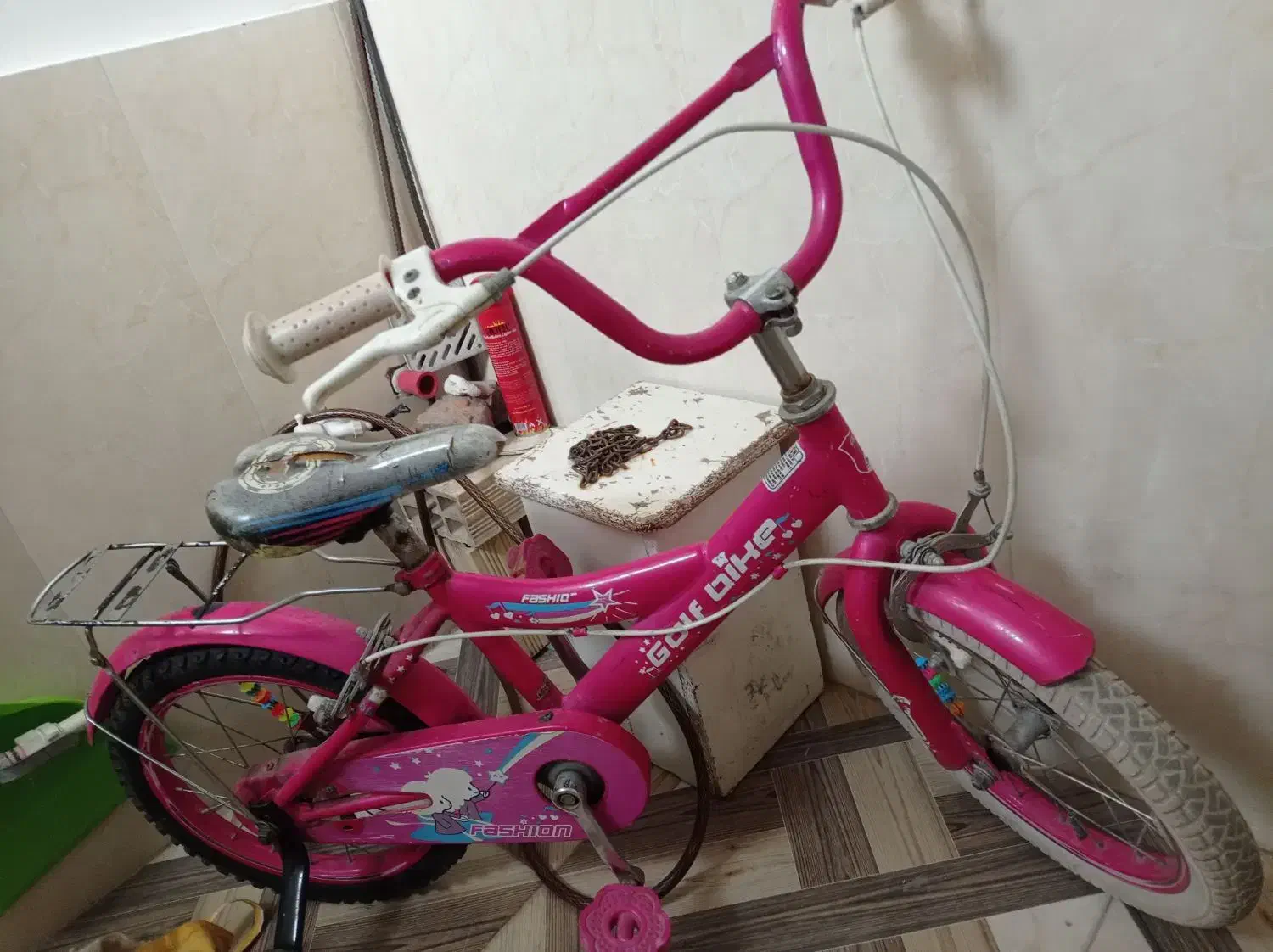 دوچرخه|دوچرخه، اسکیت، اسکوتر|میانه, |دیوار