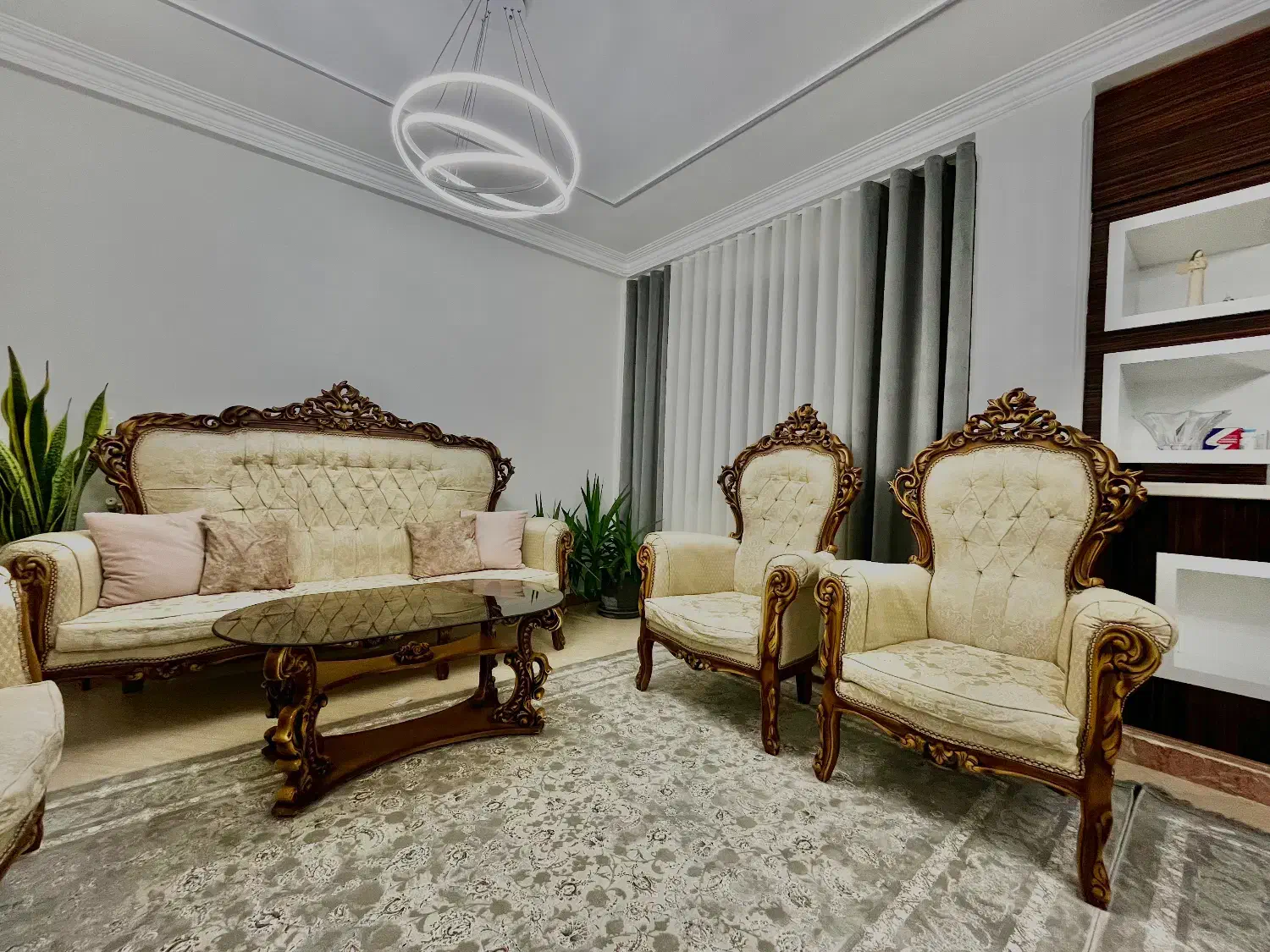 مبلمان سلطنتی|مبلمان خانگی و میز عسلی|پرند, فاز ۲|دیوار