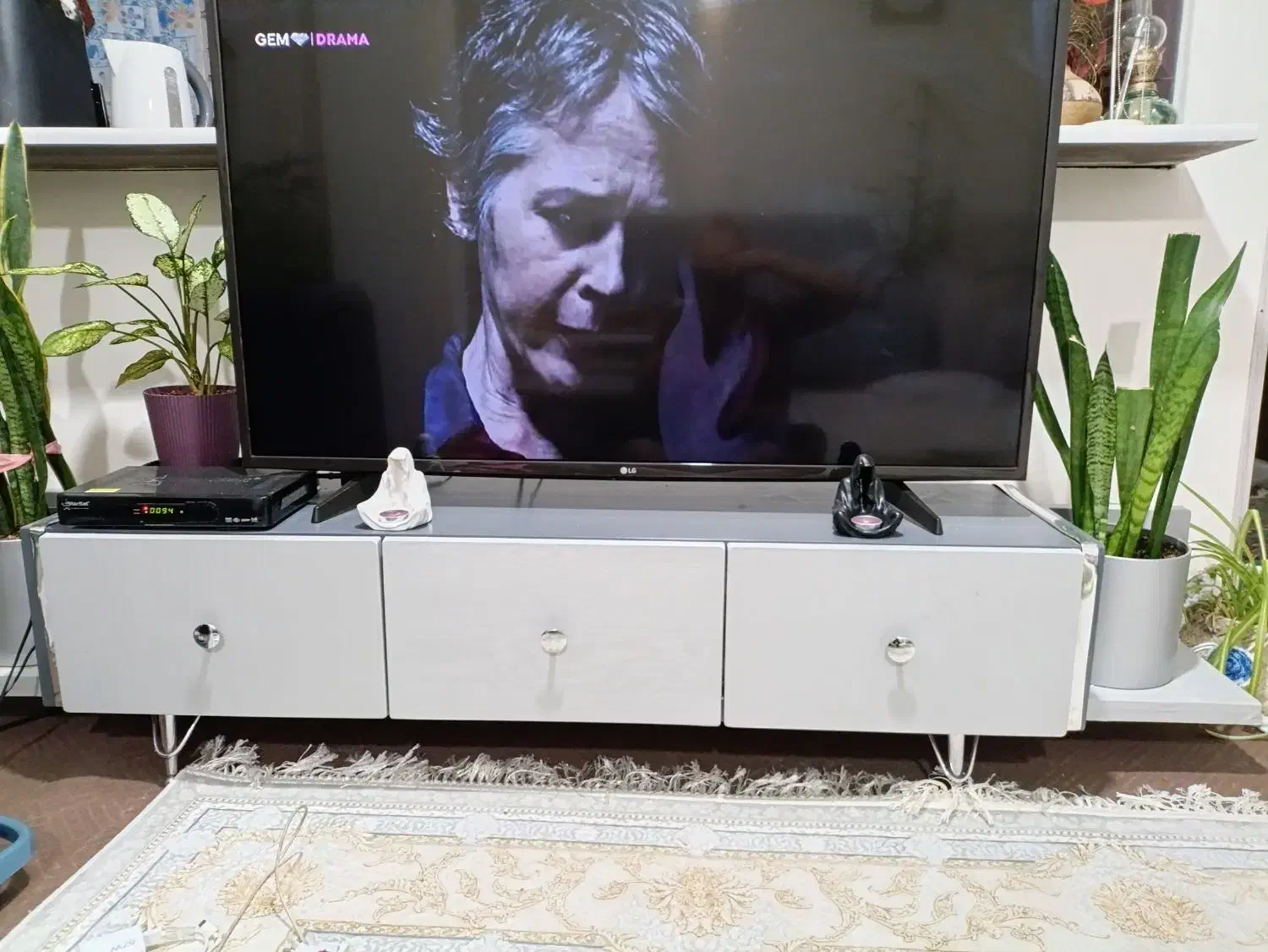 میز  ۳ کشو و جای گلدان|میز تلویزیون|شیراز, غدیر جنوبی|دیوار