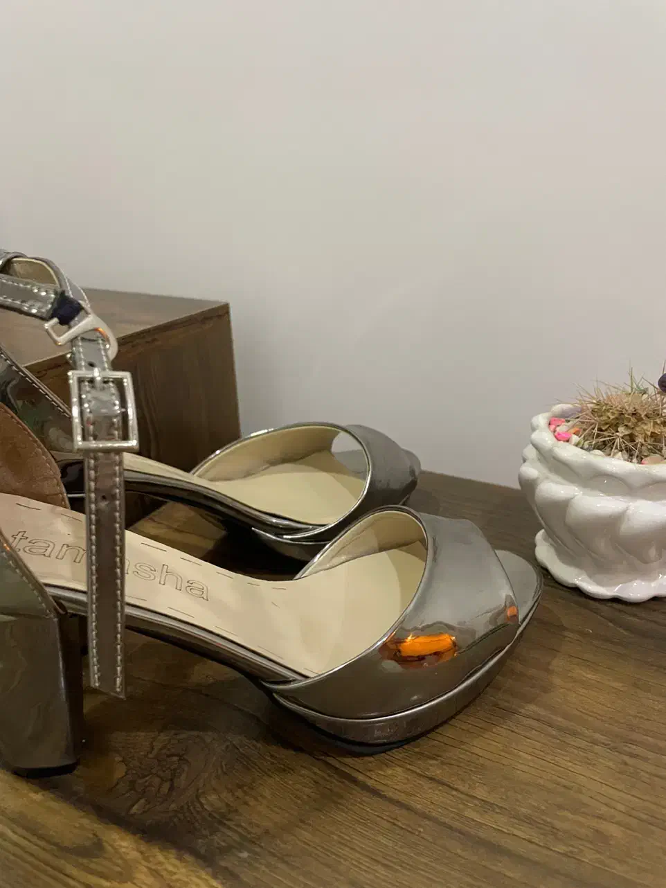 کفش ورنی|کیف، کفش، کمربند|طبس, |دیوار