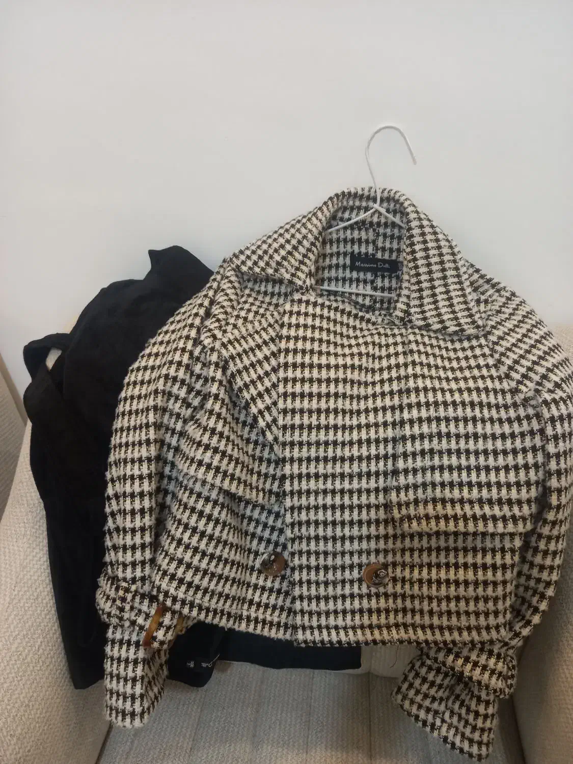 کت وسارافون|لباس|رشت, حمیدیان|دیوار