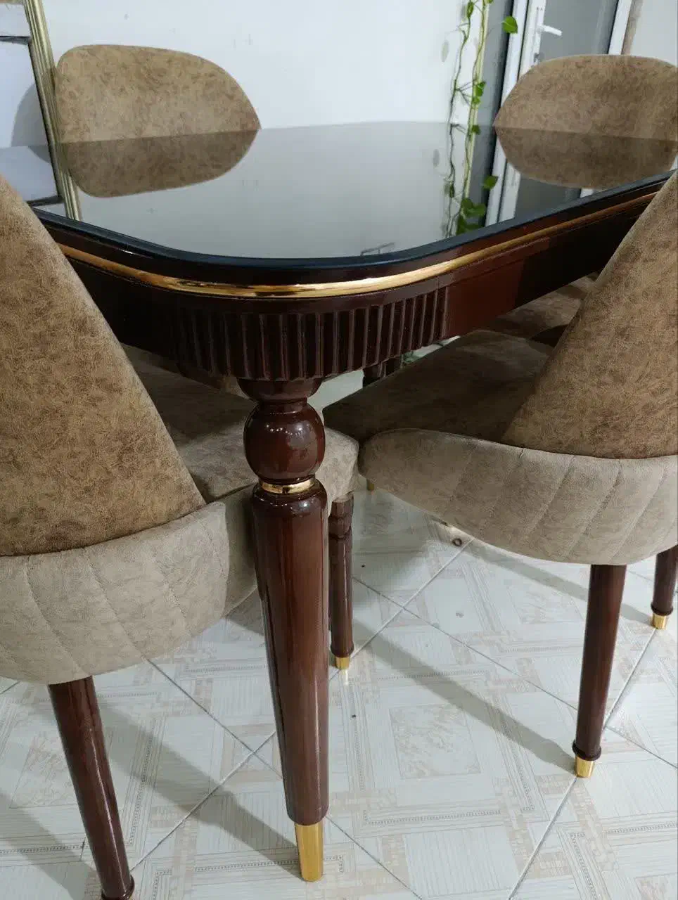 میز و صندلی ناهارخوری 4نفره در حد نو|میز و صندلی غذاخوری|اسلامشهر, ده عباس|دیوار