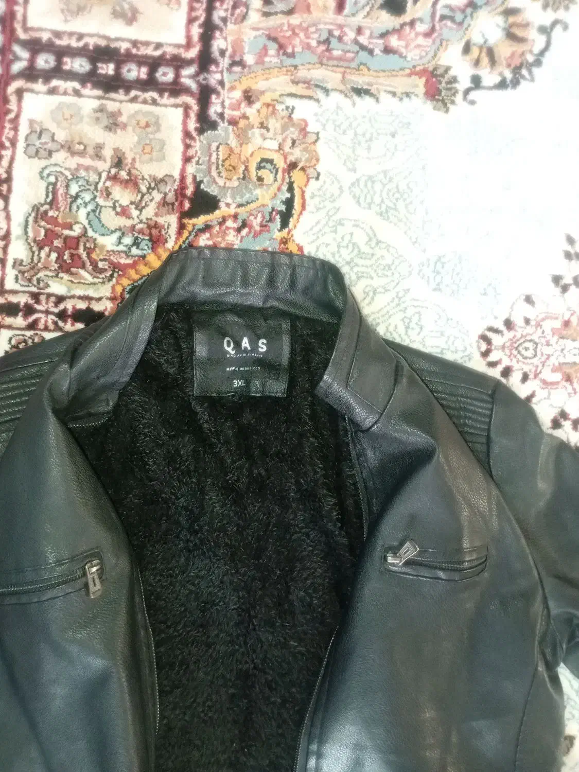 کت چرم|لباس|زبرخان, |دیوار