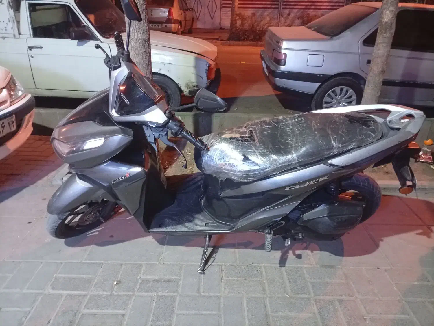 کلیک مدل 1400|موتورسیکلت|مشهد, رده|دیوار