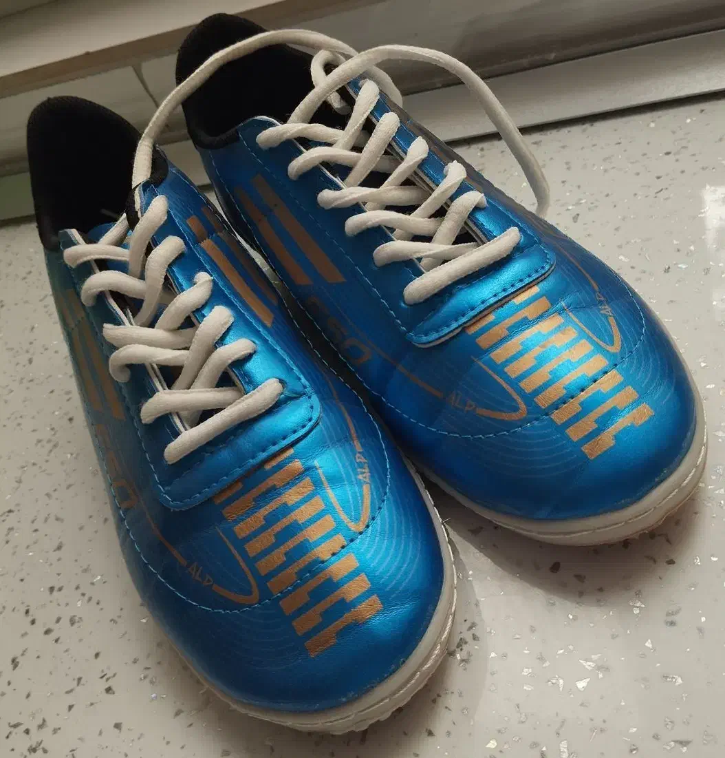 کتونی فوتبالی|کیف، کفش، کمربند|زنجان, |دیوار