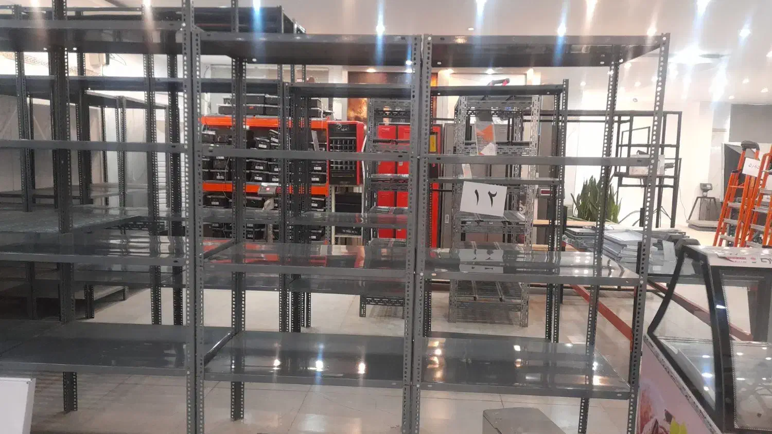 ۴۰۰۰متر قفسه پیچ و مهره ای تمیز و مقاوم|فروشگاه و مغازه|زنجان, |دیوار