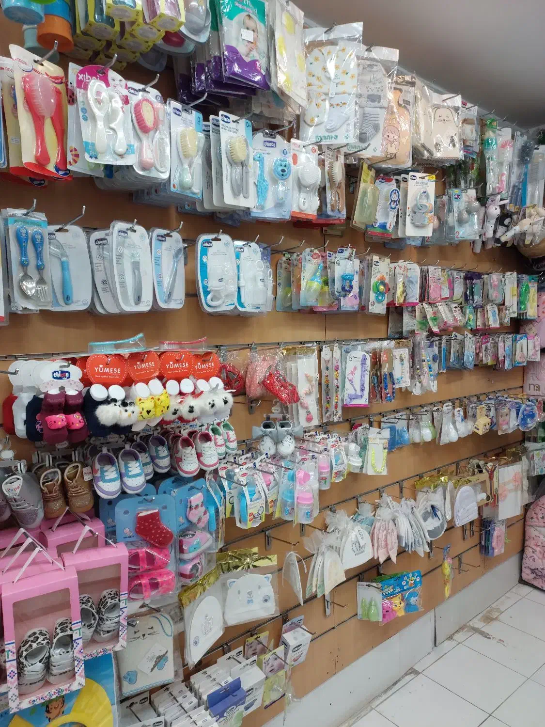 سیسمونی نوزاد ولباس کودک ونوجوان.برازجان.لباس بچه|کفش و لباس بچه|برازجان, |دیوار