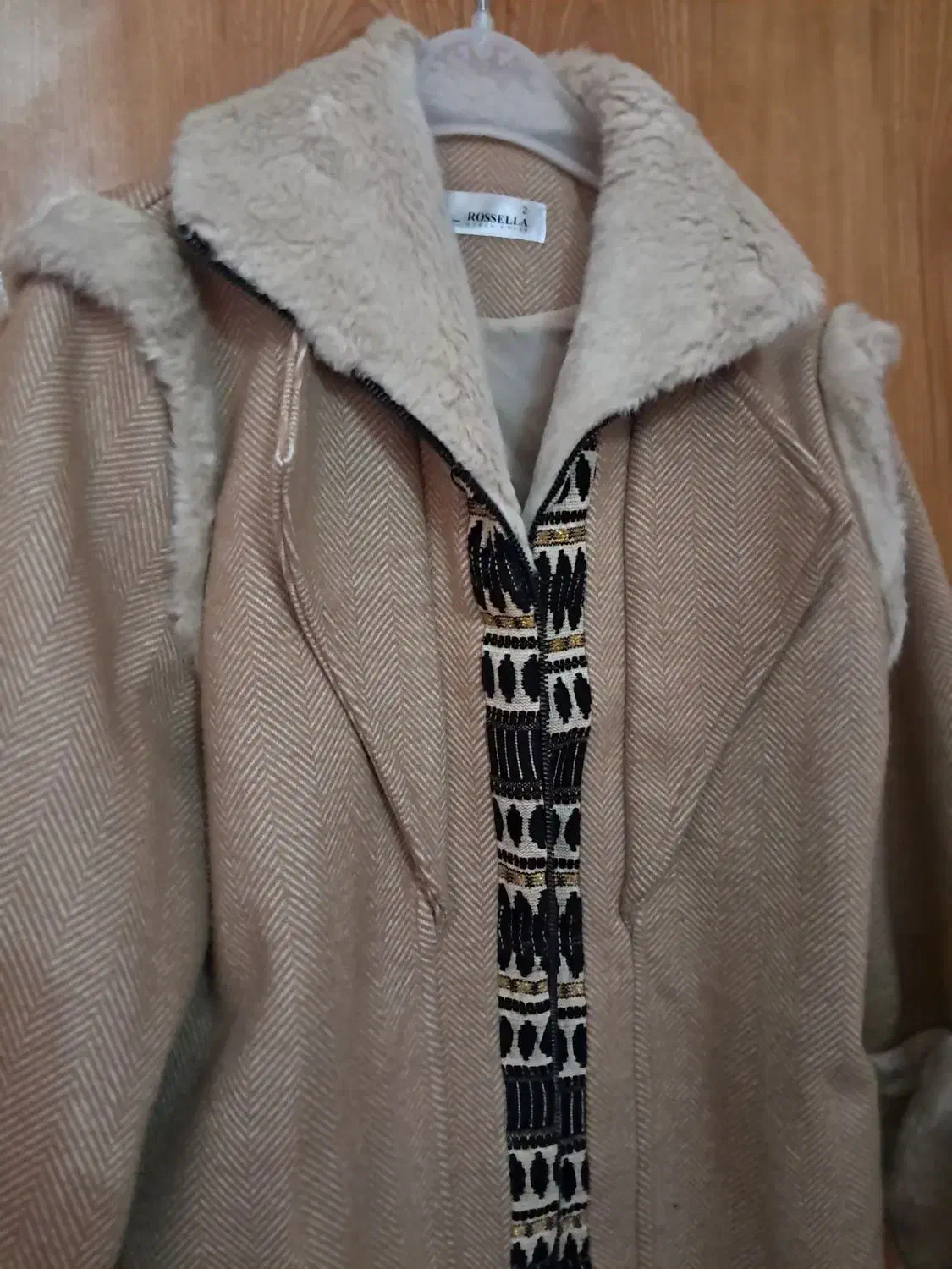 پالتو کرمی جنس پشمی|لباس|سراب, |دیوار