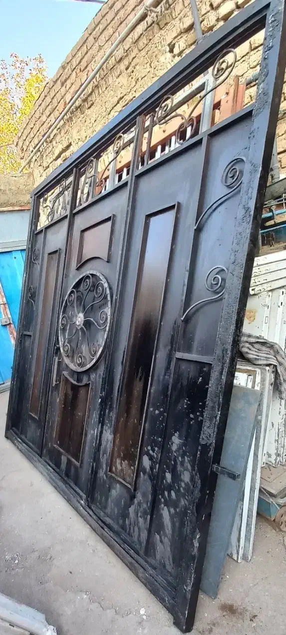 درب حیاط ماشین رو۵عدد پنجره چرخ چاه ونردبان|مصالح و تجهیزات ساختمان|تبریز, |دیوار