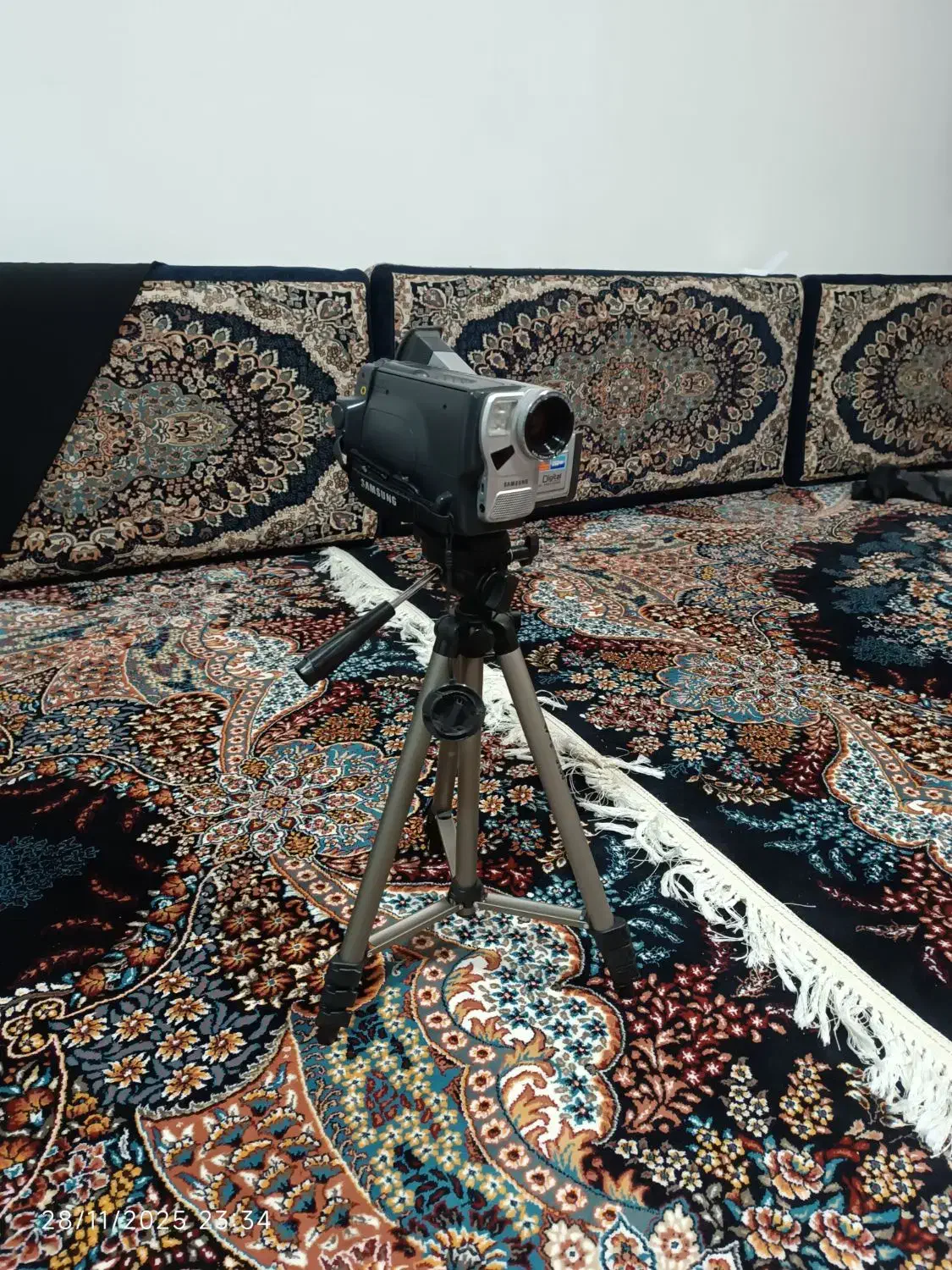 دروبین فیلمبرداری همراه با سه پایه|دوربین عکاسی و فیلم‌برداری|سردشت, |دیوار