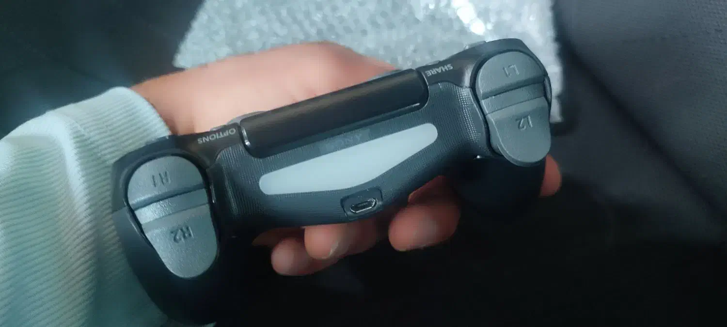 فروس دسته پی اس 4 سونی اصل با شارژر|کنسول، بازی ویدئویی و آنلاین|شیراز, رحمت‌آباد|دیوار