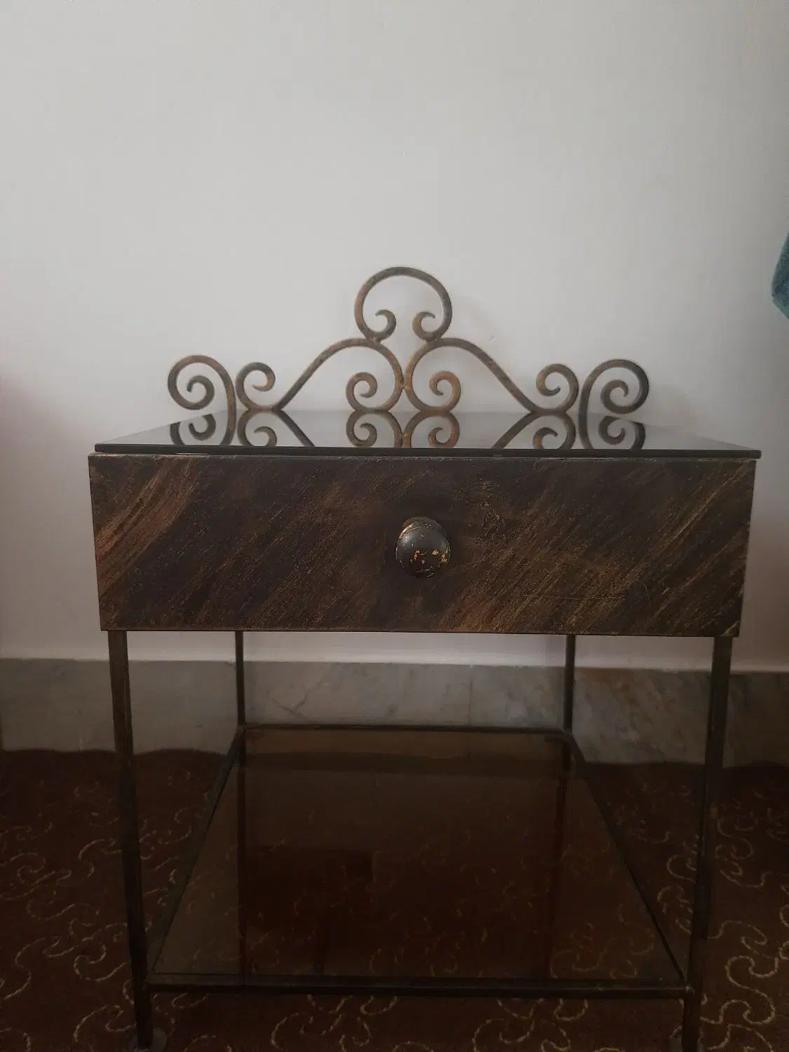 میز فرفوژه کشو دار کنار تختی|مبلمان خانگی و میز عسلی|خمینی‌شهر, |دیوار