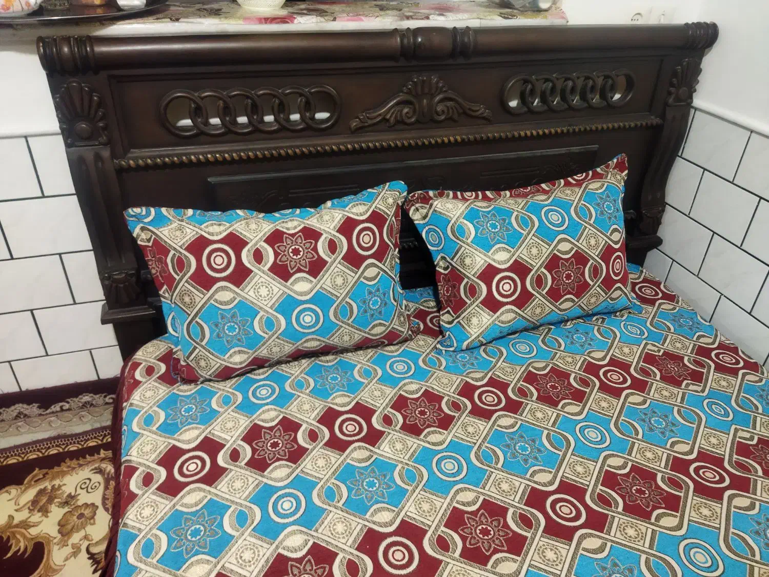 تختخواب و میز آریش بزرگ|تخت و سرویس خواب|کاشان, کارگر|دیوار