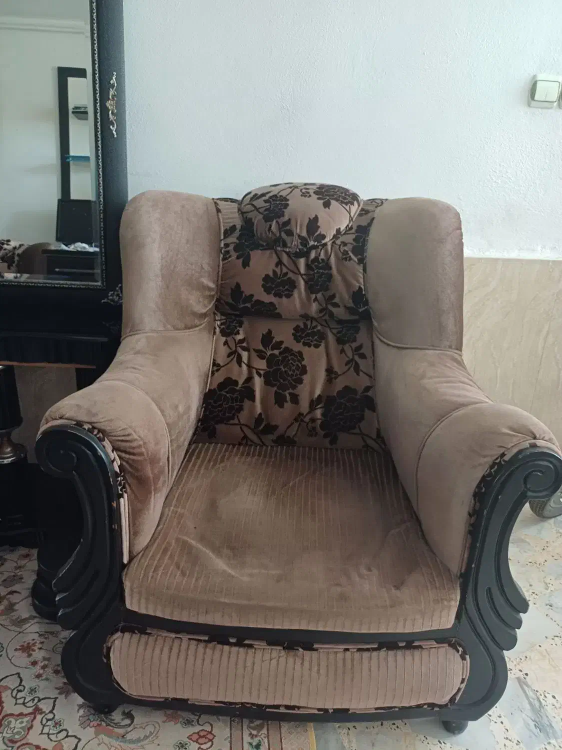 مبلمان راحتی ۷ نفره|مبلمان خانگی و میز عسلی|رشت, گیل|دیوار