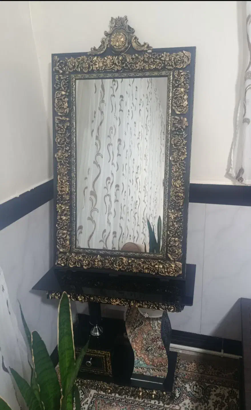 آینه وکنسولی زیر تلویزیونی ومبل ۷نفره با عسلی|مبلمان خانگی و میز عسلی|صحنه, |دیوار