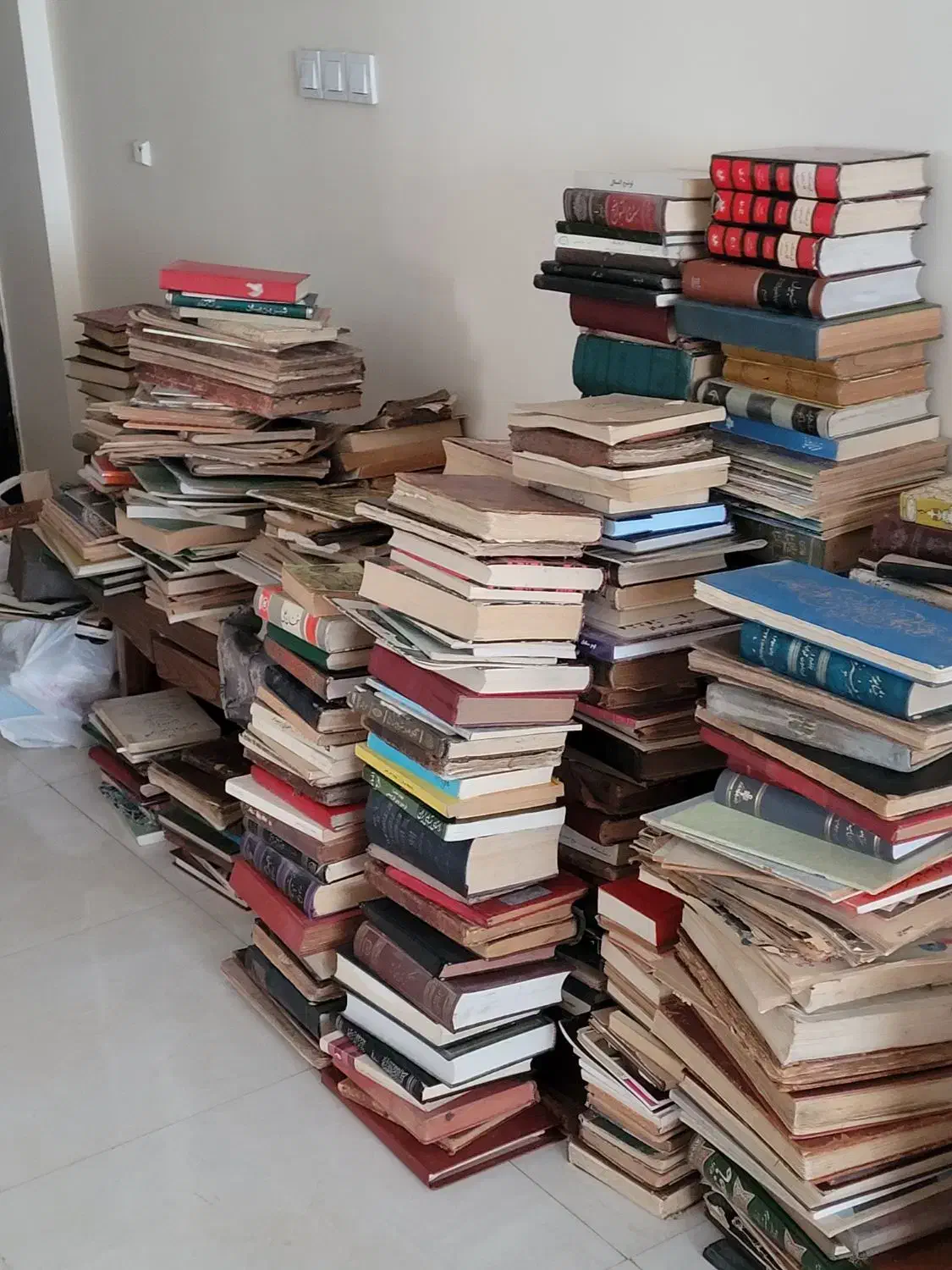 خرید و فروش کتابخانه شخصی|کتاب و مجله تاریخی|مشهد, حجاب (شهرک غرب)|دیوار