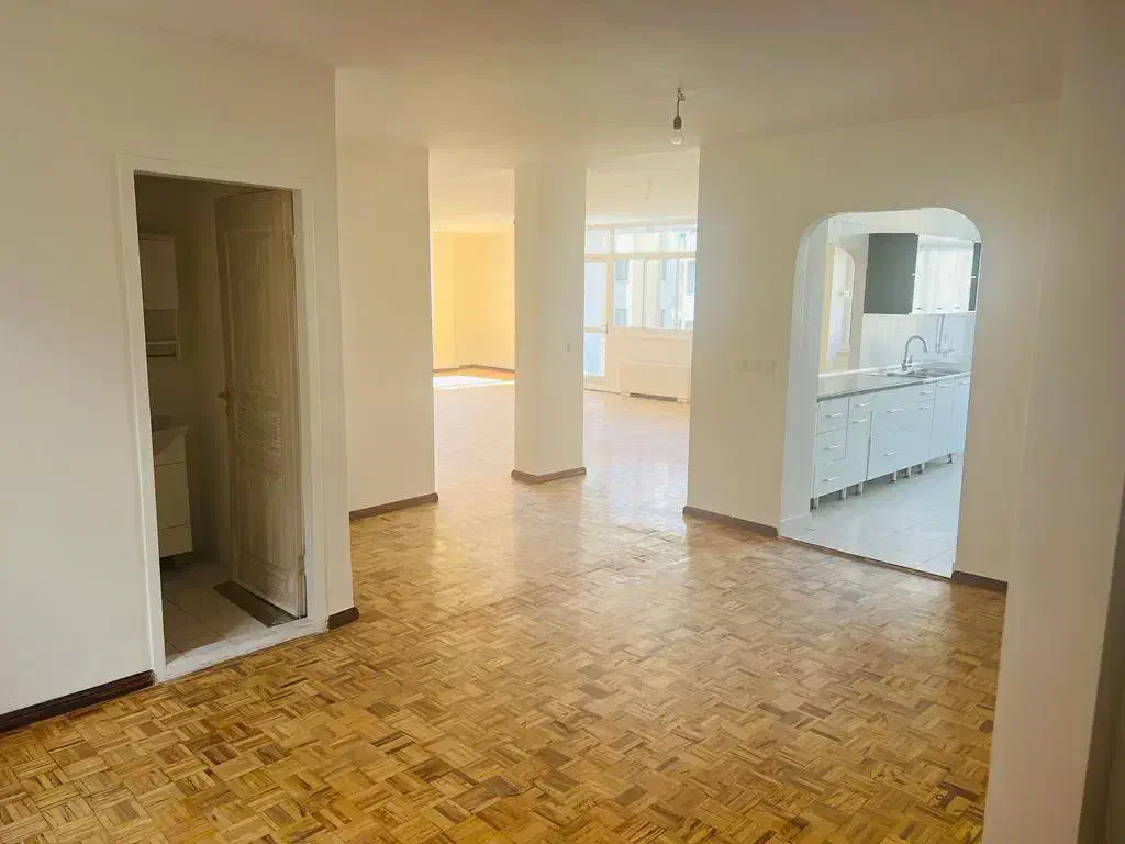 ۱۹۰ متر ۳ خوابه توانیر بر ولیعصر