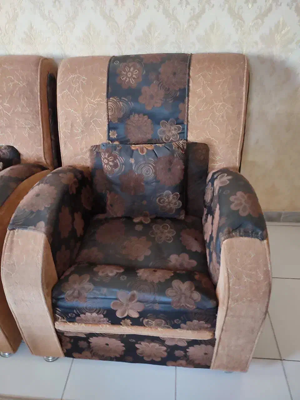 مبل هفت نفره|مبلمان خانگی و میز عسلی|گلبهار, شهر جدید گلبهار|دیوار