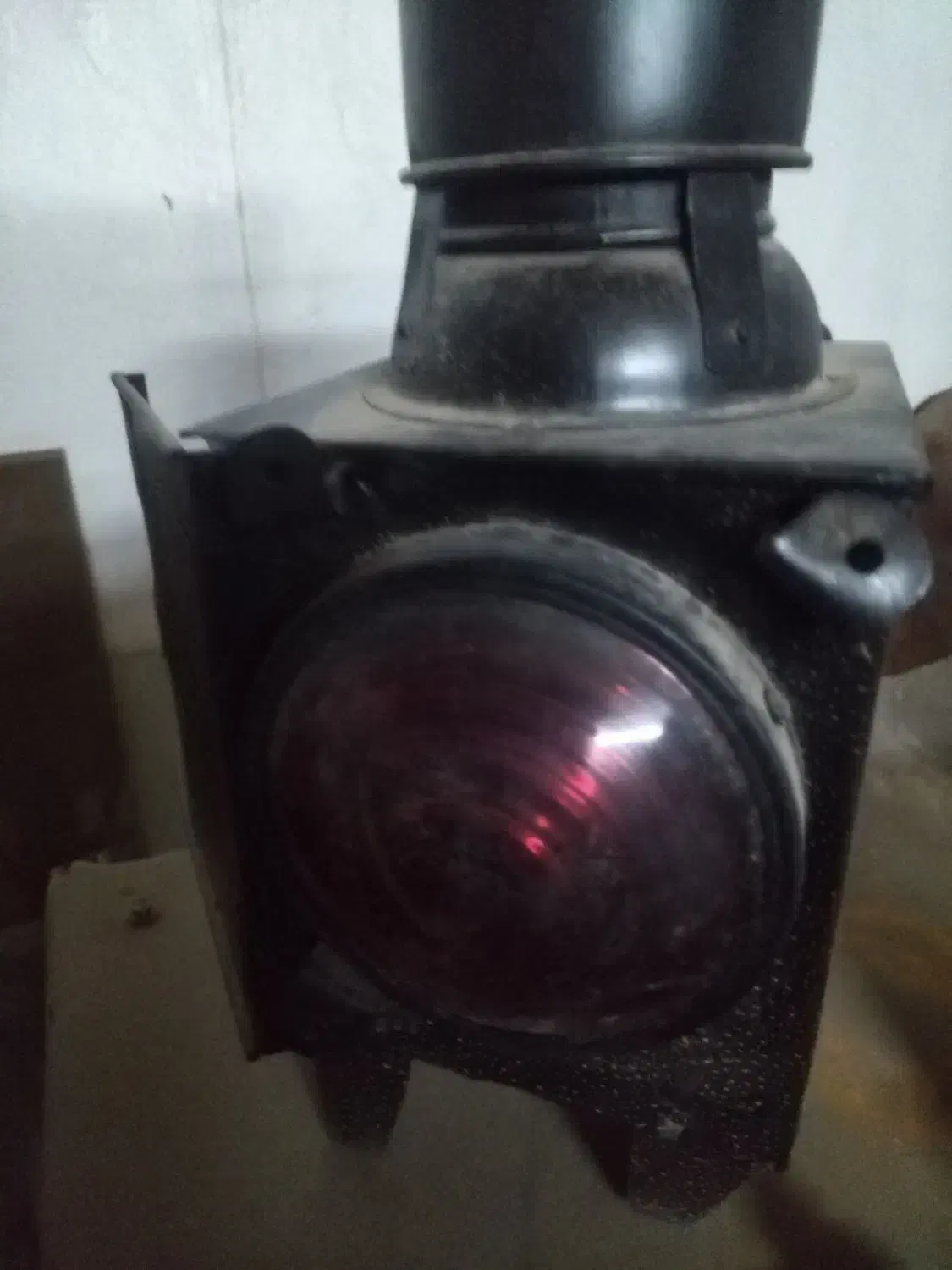 فانوس قدیمی از زمان اول ساخت قطار|کلکسیون اشیاء عتیقه|چالوس, |دیوار