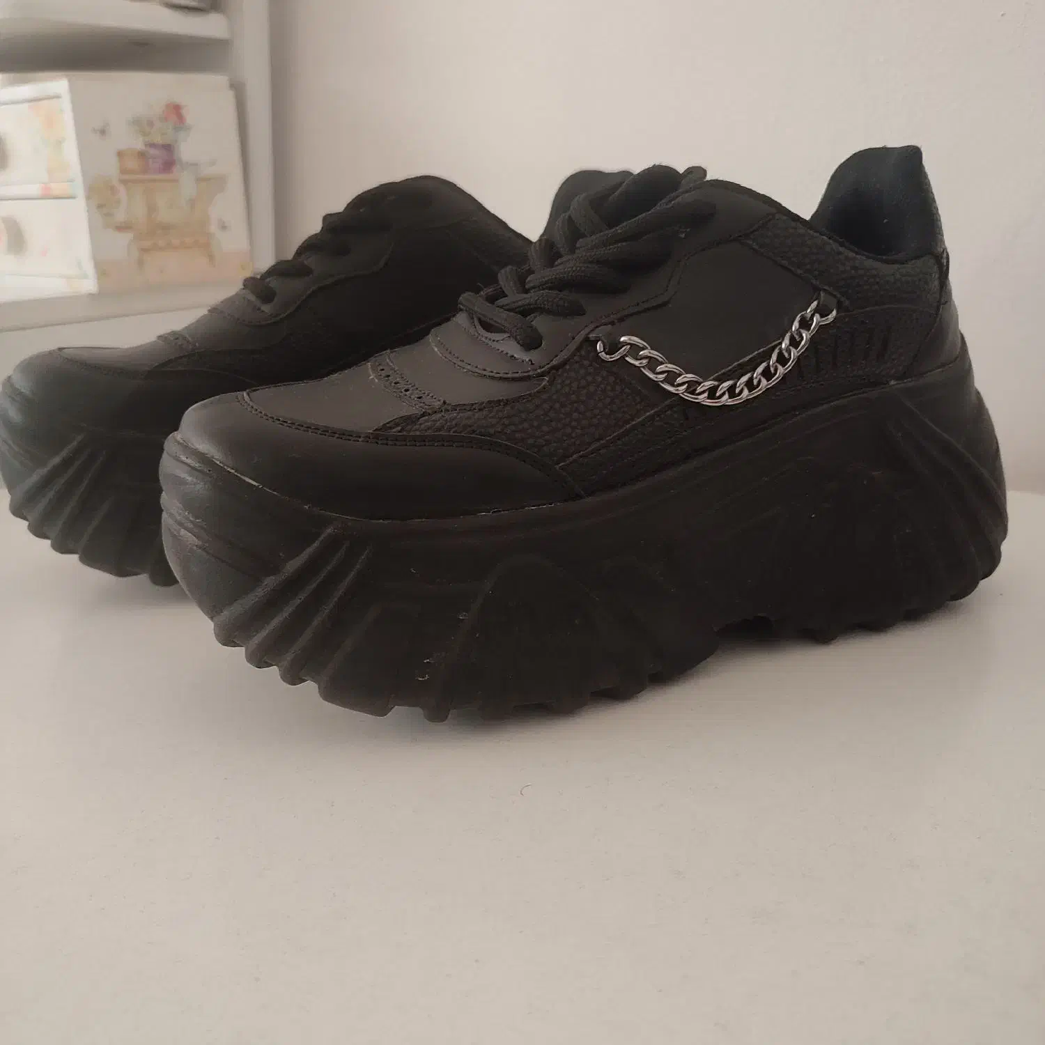 کتونی لژ دار|کیف، کفش، کمربند|فردیس, داوری|دیوار