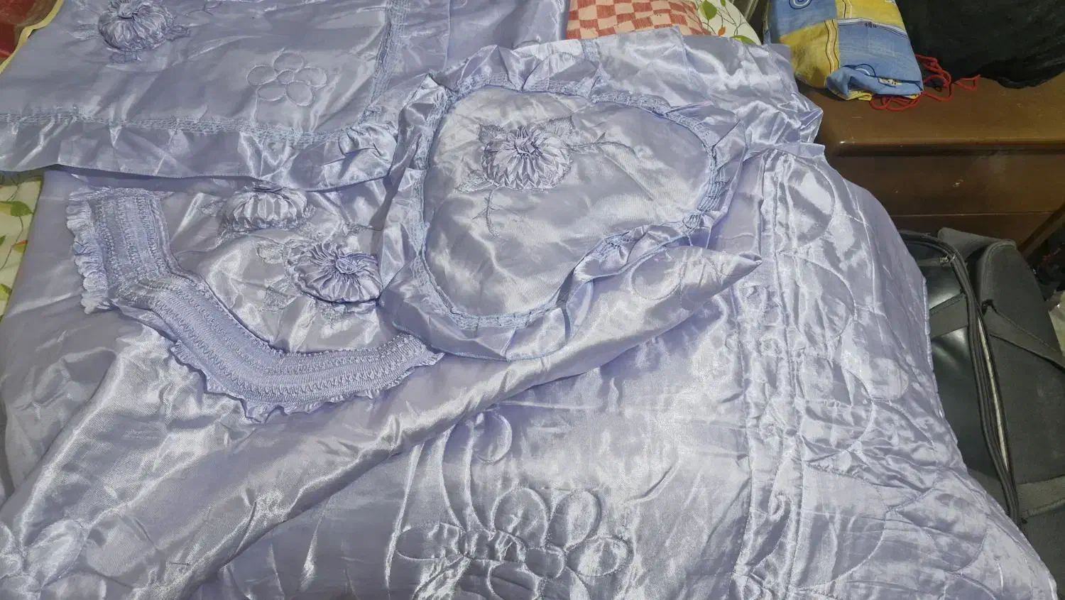 روتختی دو نفره جنس ساتن رنگ یاسی|سرویس روتختی|تهران, قزل قلعه|دیوار