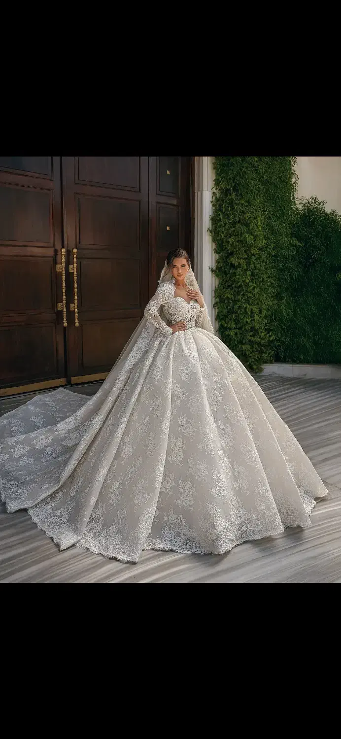 نیازمند فروشنده لباس عروس|استخدام بازاریابی و فروش|شیراز, خلدبرین|دیوار