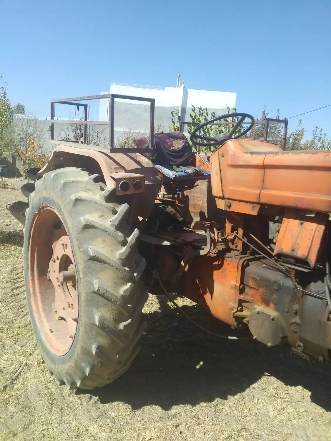 تراکتور رومانی|خودرو سنگین|سربند, |دیوار