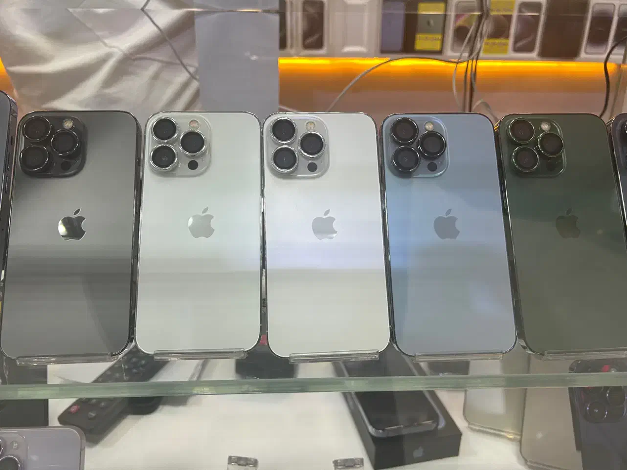 iphone 13pro|موبایل|قم, چهل درخت‎|دیوار