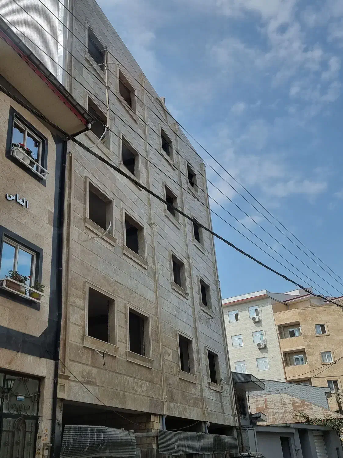 جادهانزلی انصاری ولیعصرروبروی عرفان چندقدمی خیابان|فروش آپارتمان|رشت, هلال احمر|دیوار