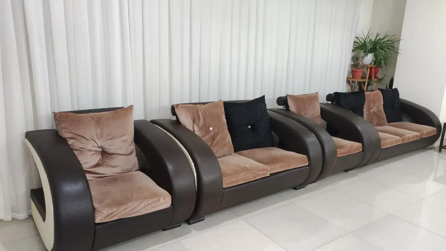 مبلمان بسیار تمیز در حد 7نفره چرمی|مبلمان خانگی و میز عسلی|سبزوار, فرهنگیان|دیوار