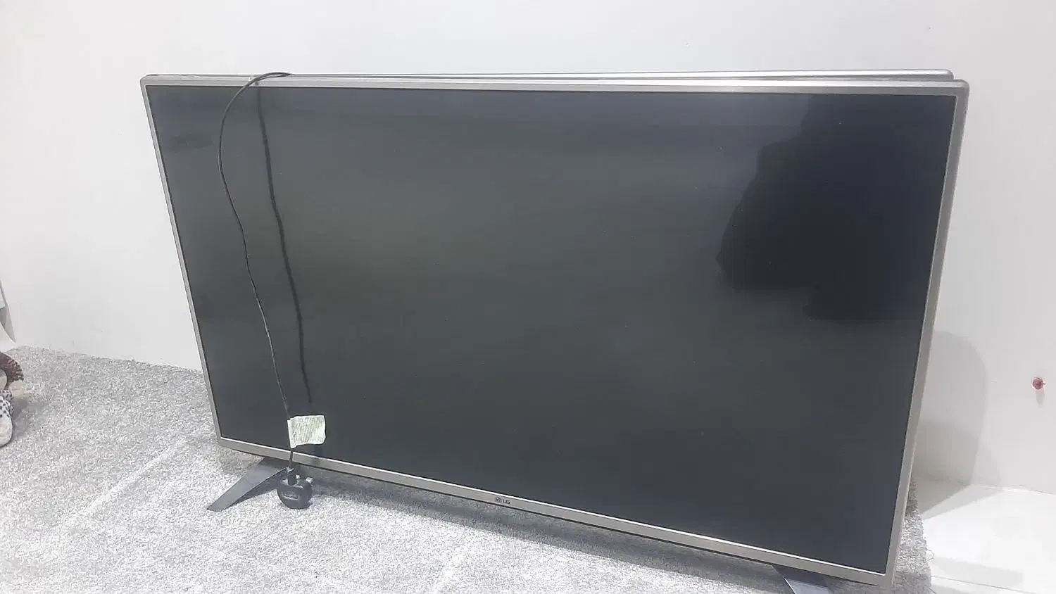 تلویزیون۴۳اینج ال جی اصل‌ کره/باکلی لوازم اضافه|تلویزیون و پروژکتور|نهاوند, |دیوار