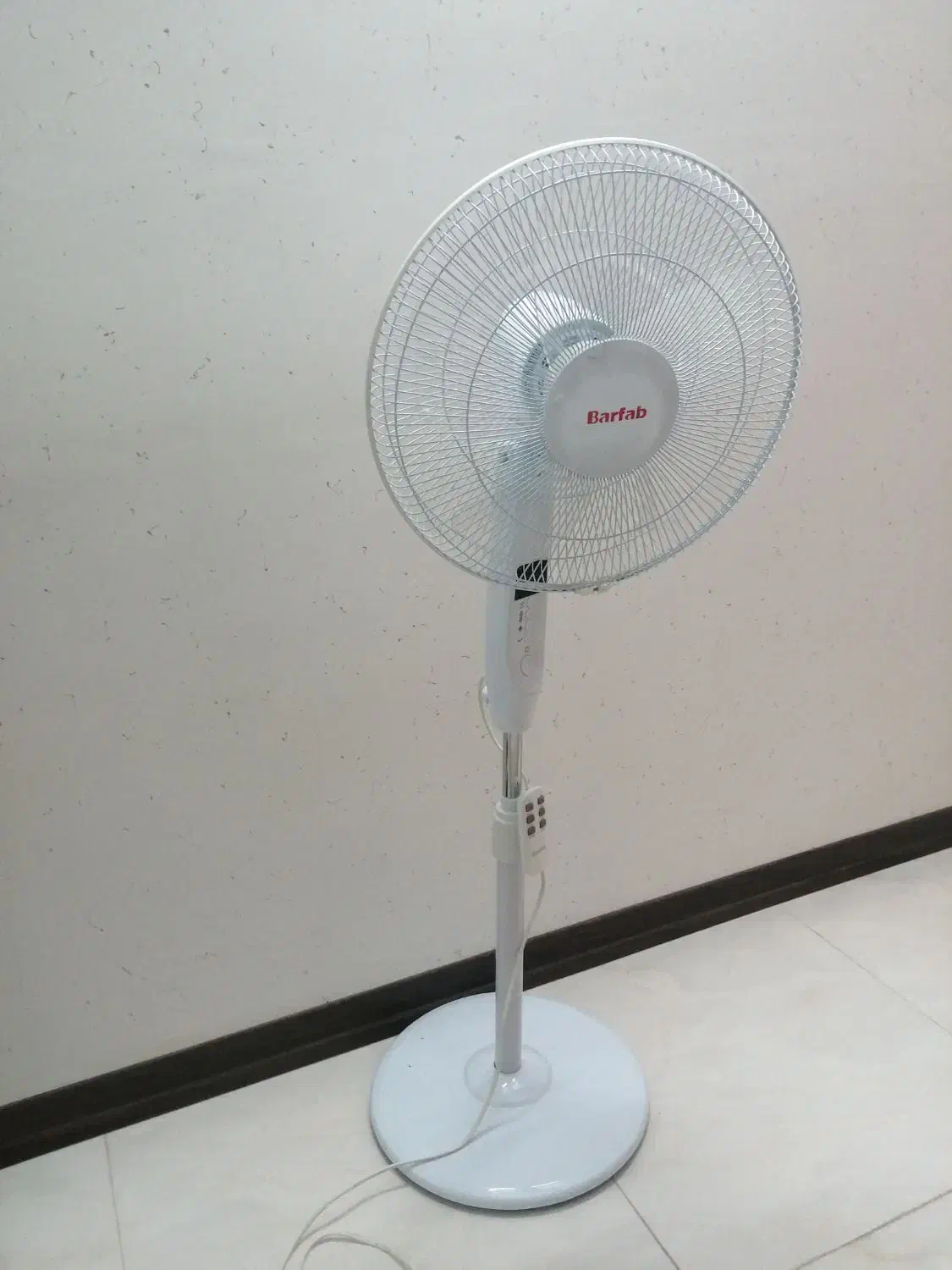 پنکه|پنکه و تصفیه‌کنندهٔ هوا|برخوار, |دیوار