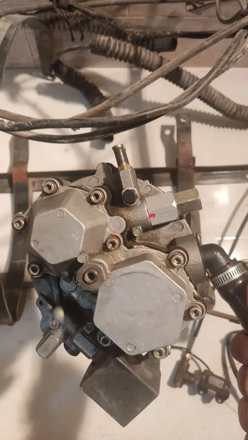 کپسول گاز cng بزرگ تاریخ دار|قطعات یدکی و لوازم جانبی|یزد, |دیوار