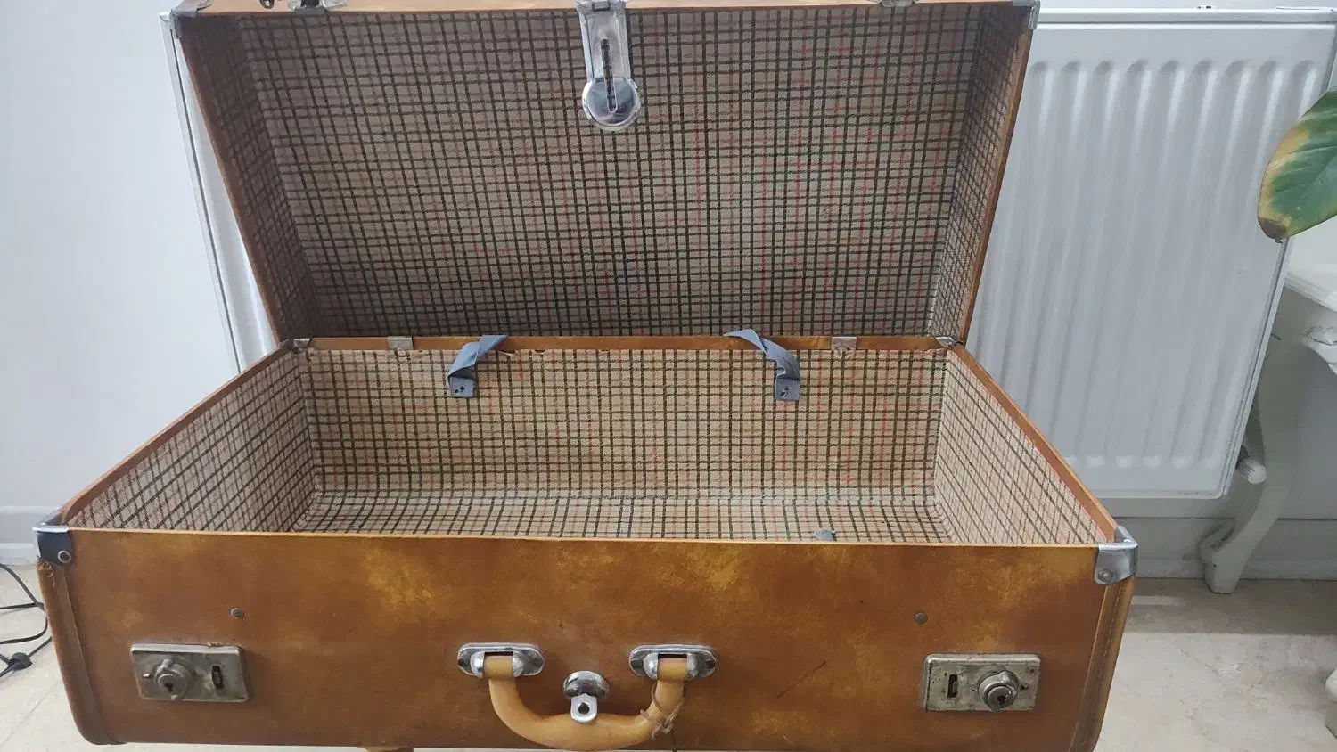 چمدان بسیار قدیمی کار خاص کشتی چوبی باکس لباس|کلکسیون اشیاء عتیقه|قم, انسجام|دیوار