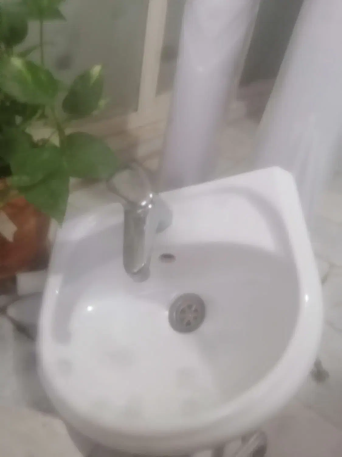 روشویی سالم و آماده نصب باشیر اهرمی|لوازم سرویس بهداشتی|یزد, |دیوار