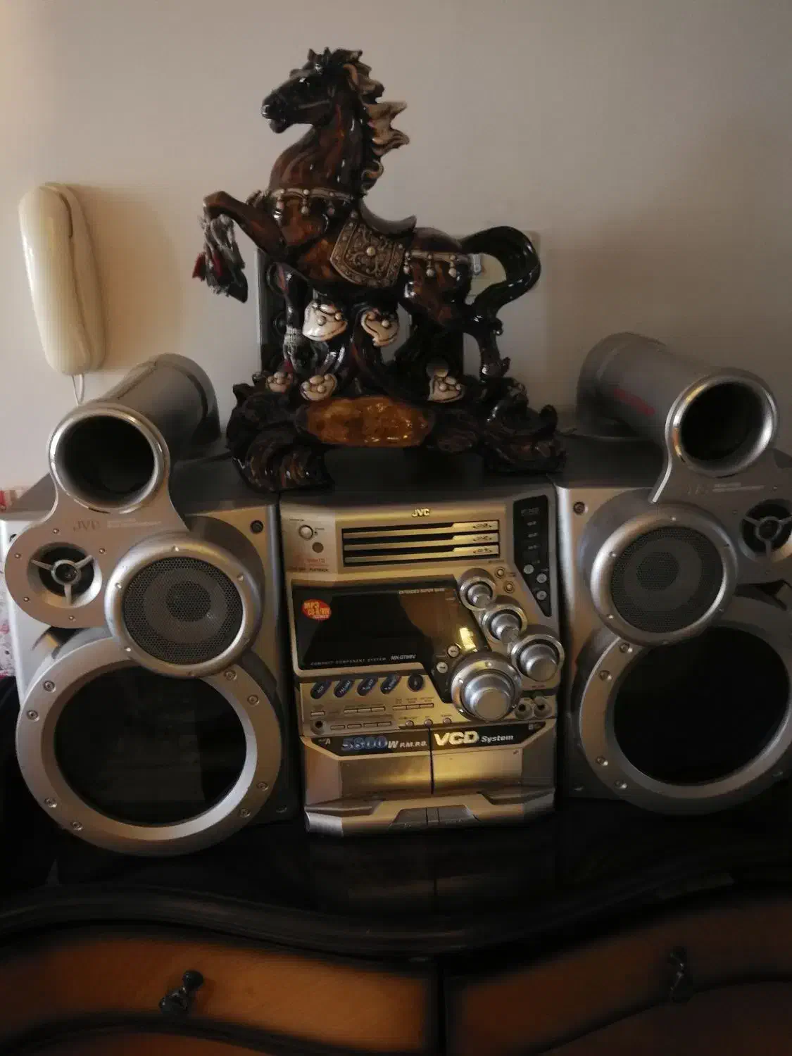 تعدادی ازوسایل منزل به دلیل مهاجرت|مبلمان خانگی و میز عسلی|فولادشهر, B6|دیوار