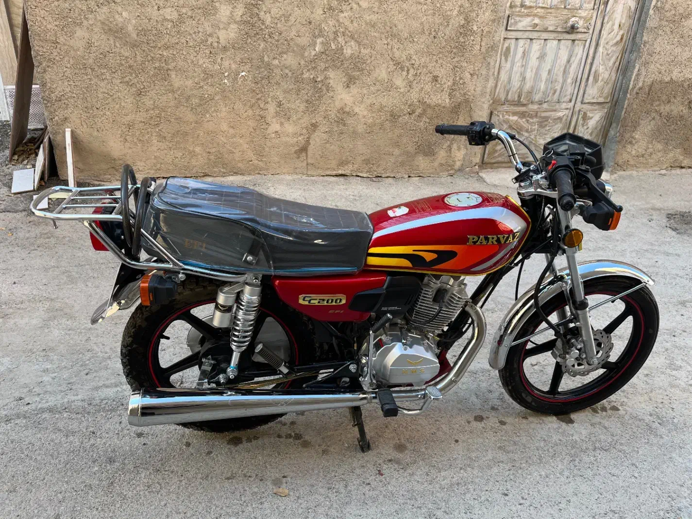 200 پرواز|موتورسیکلت|بروجن, |دیوار