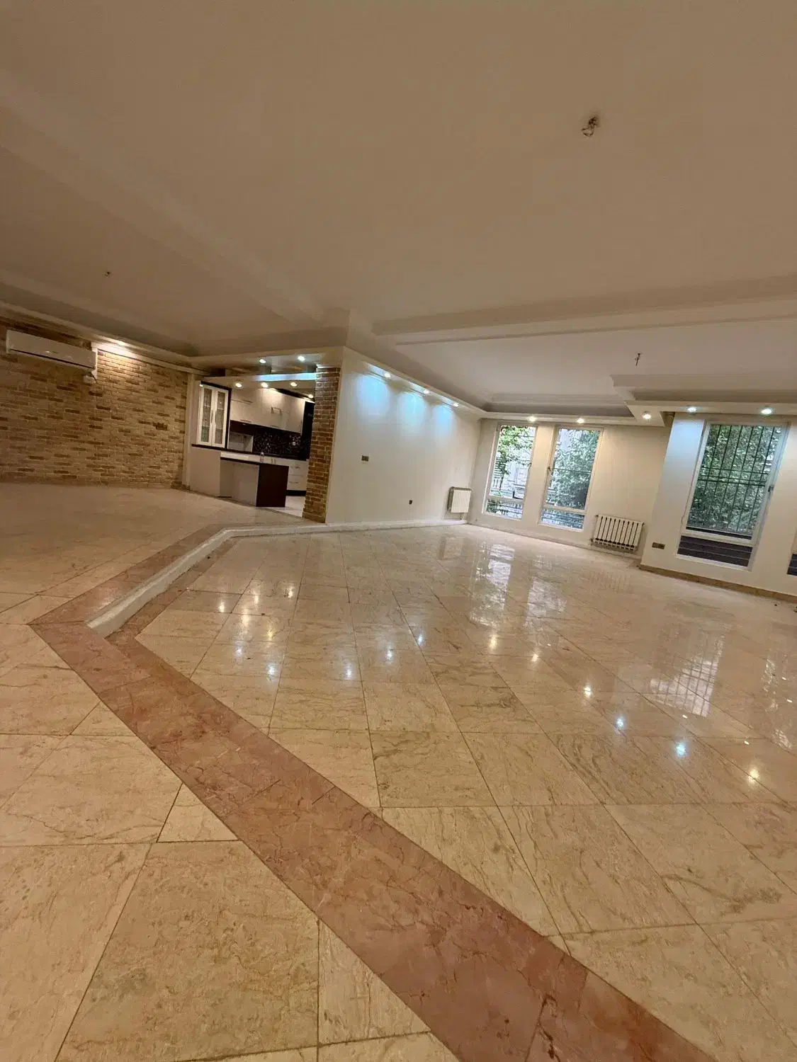 ۲۴۰متر۳خواب ویلایی شیک خوش نقشه