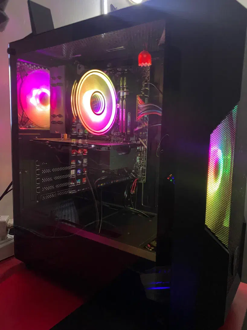 کامپیوتر گیمینگ نسل ۱۲|رایانه رومیزی|هشتگرد, هشتگرد قدیم|دیوار