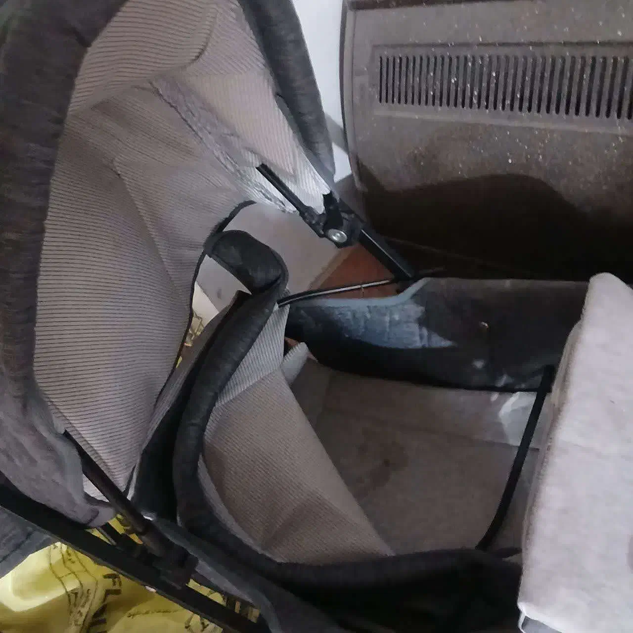 کالسکه دو قلو|کالسکه و لوازم جانبی|اصفهان, پینارت|دیوار