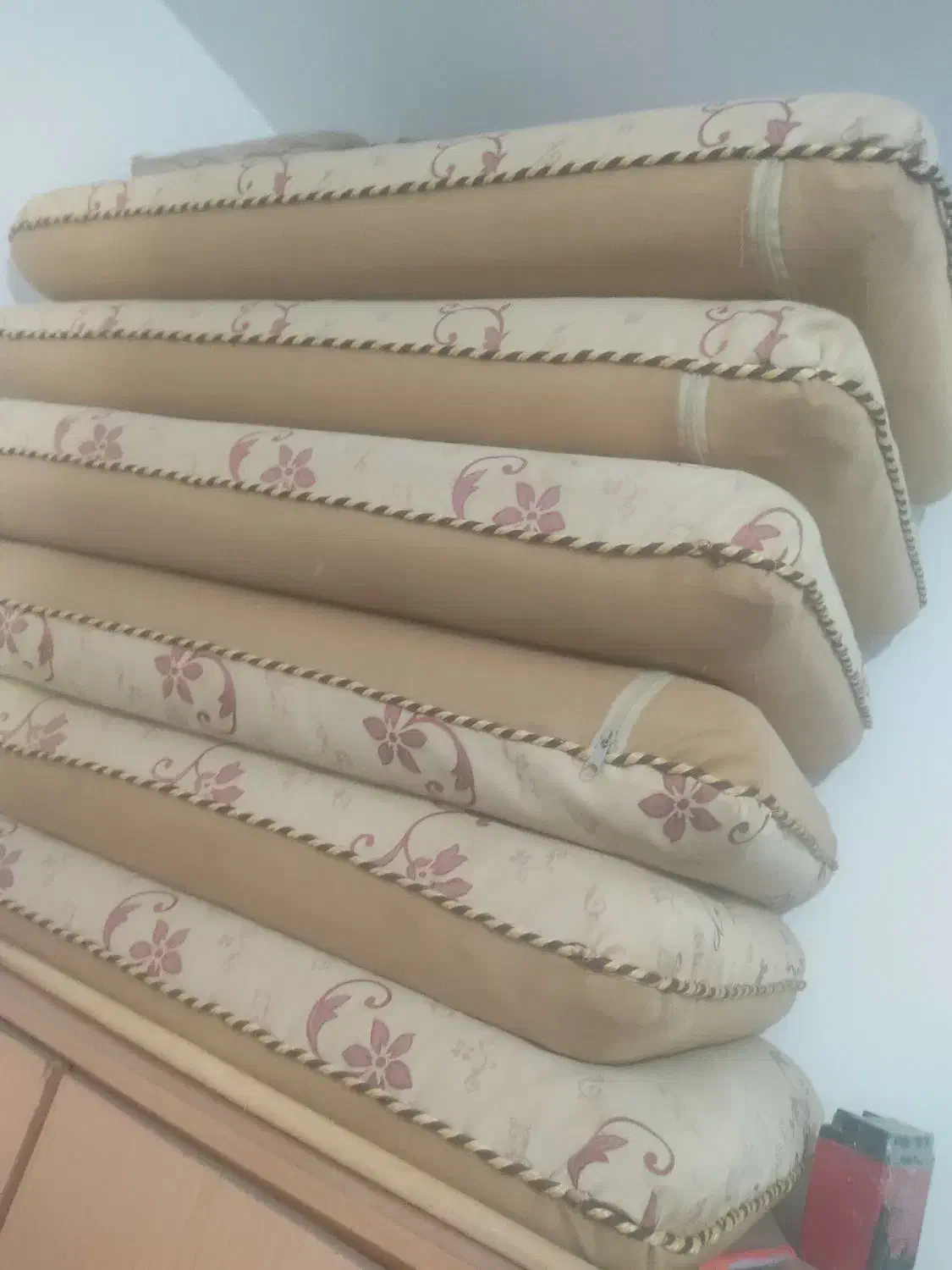 پشتی|پشتی|اصفهان, سودان|دیوار