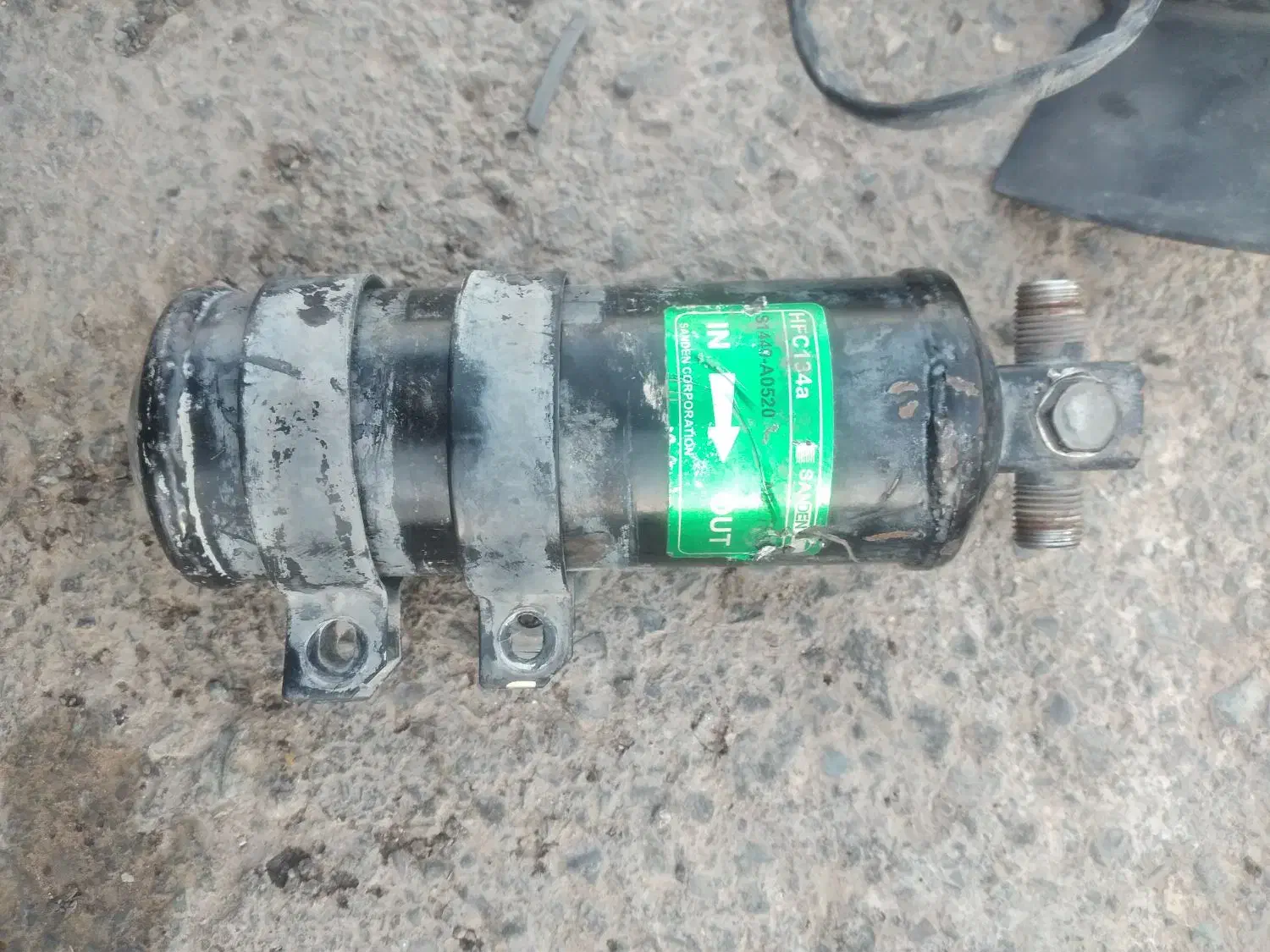 چراغ خطر پراید ۱۴۱ سمت شاگرد و کمپرسور کولر|قطعات یدکی و لوازم جانبی|پرند, فاز ۵|دیوار