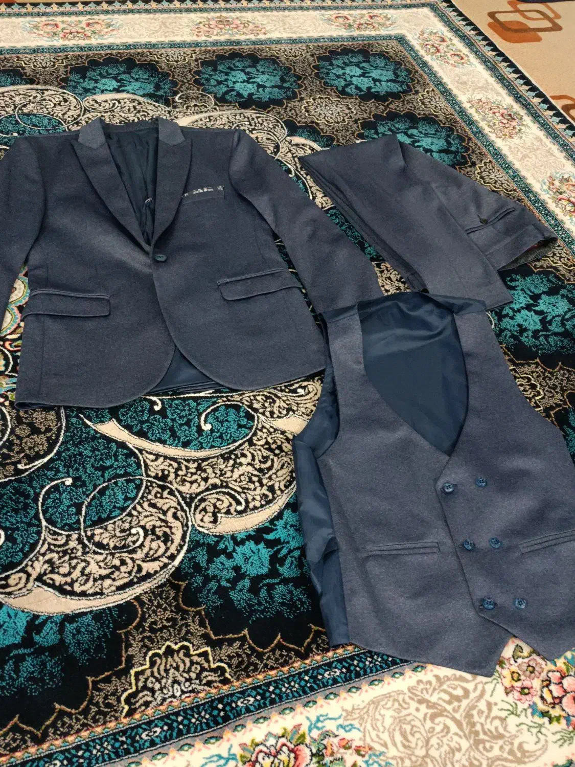 کت و شلوار|لباس|سلماس, |دیوار